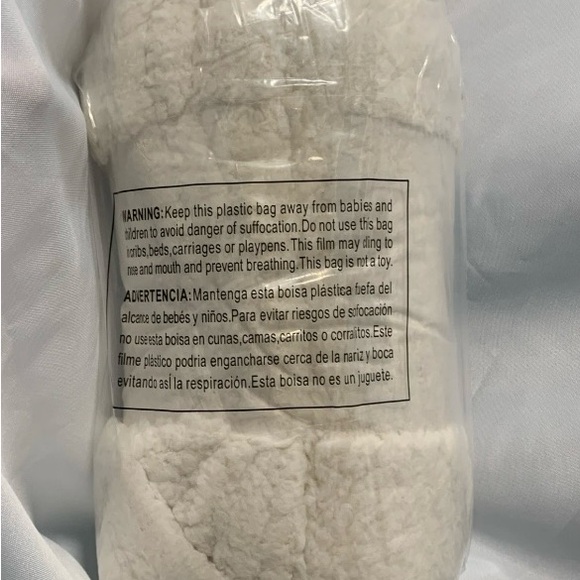 White Sherpa Throw Blanket - Picture 6 of 8